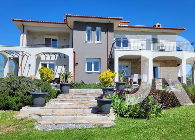 Фото недвижимости 1 - Вилла 330 m² Салоники пригород Фото 1 - Вилла 330 m² Салоники пригород