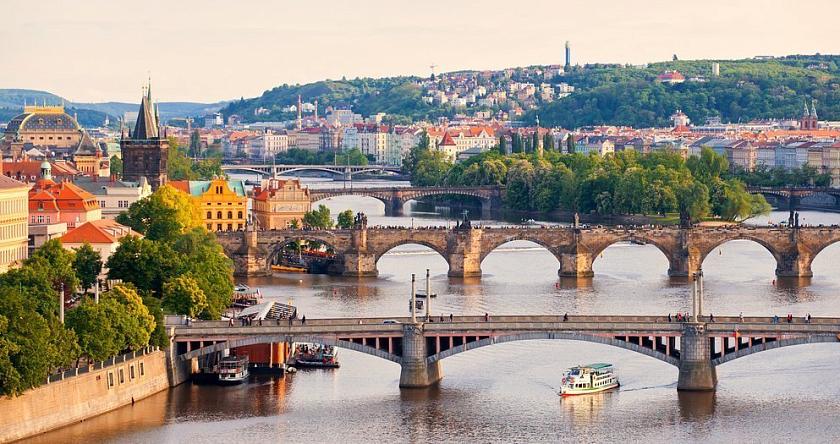 В каком городе чехии лучше жить дома за границей